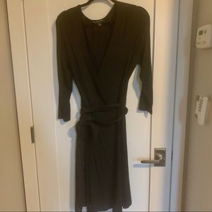 Banana republic EUC classic wrap dress size L
